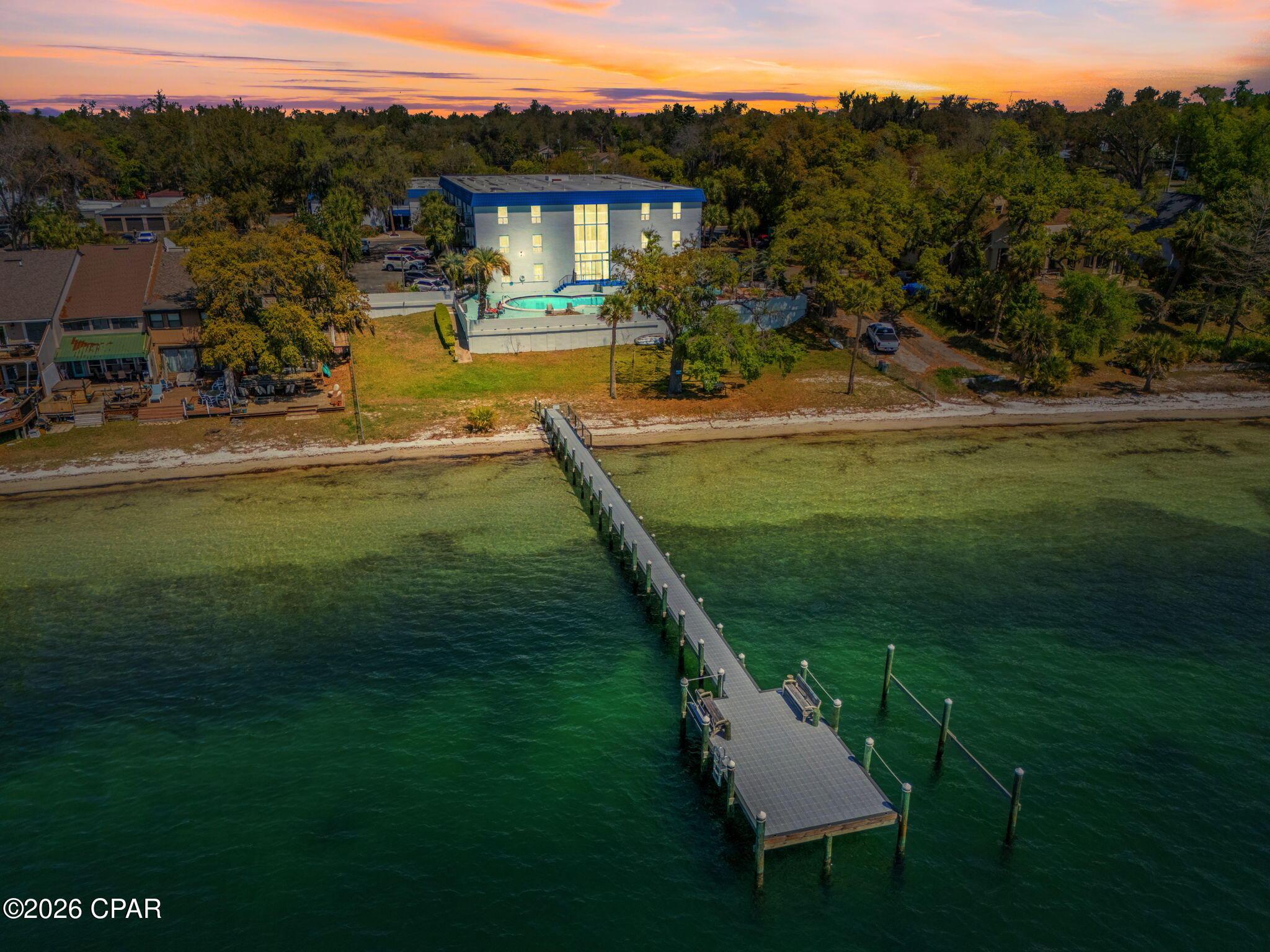 Image 2: Bay Club Condo
