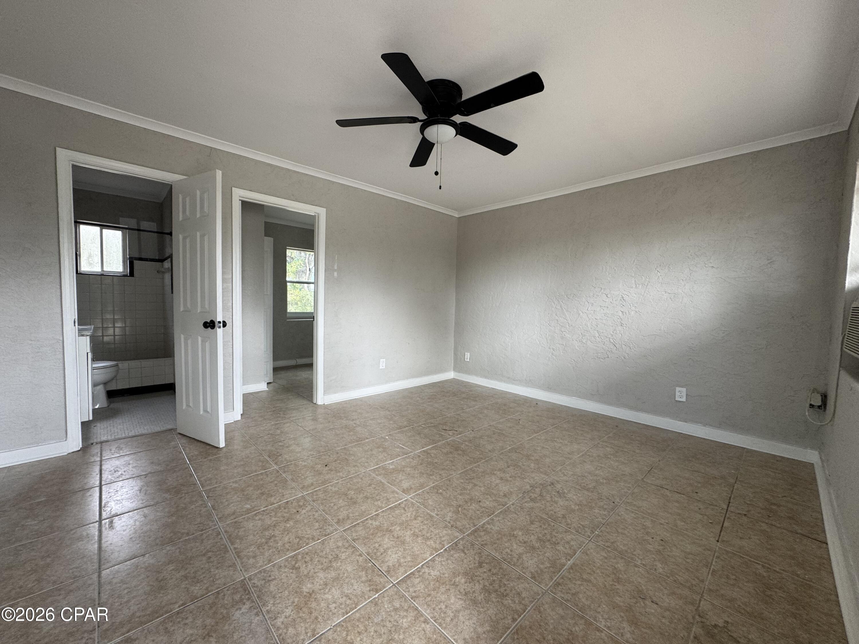 Image 3: livingroom