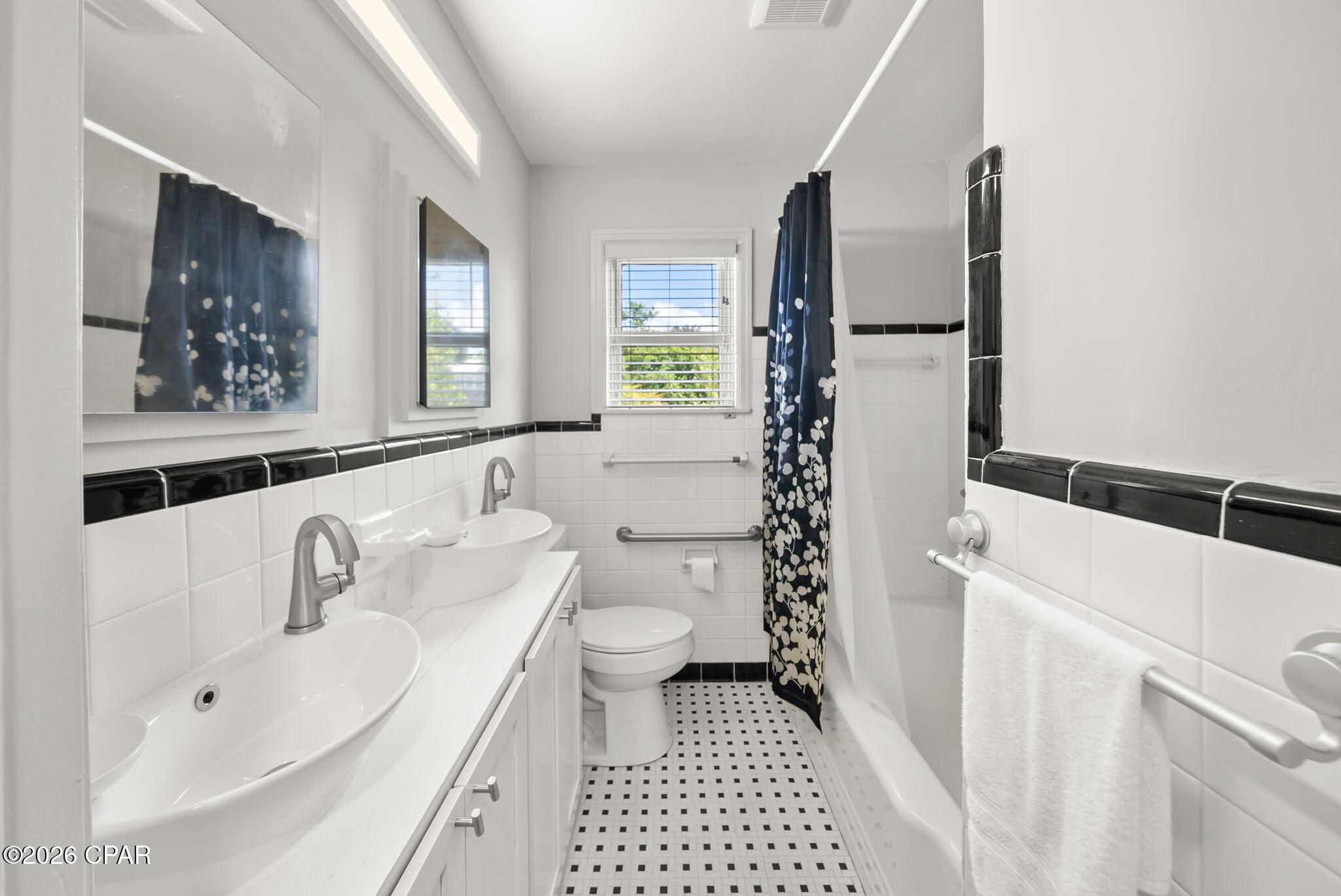 Image 4: 15-web-or-mls-DSC08327