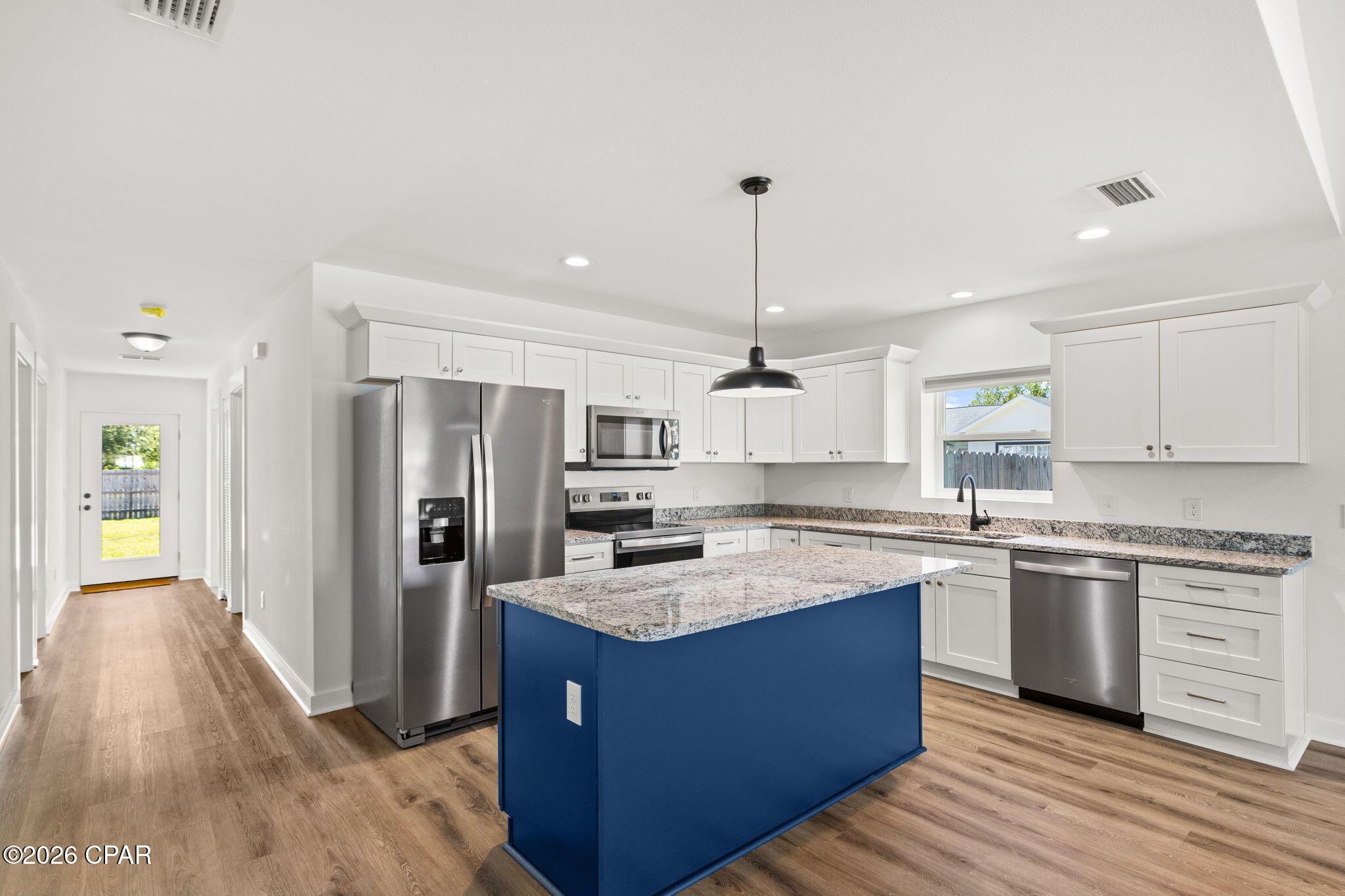 Image 3: 11-web-or-mls-PANHANDLE - 721 ARROW ST -
