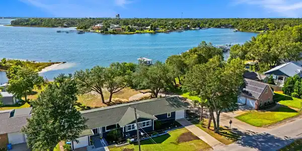 Image 2: 83-web-or-mls-1440 Dover Road-83