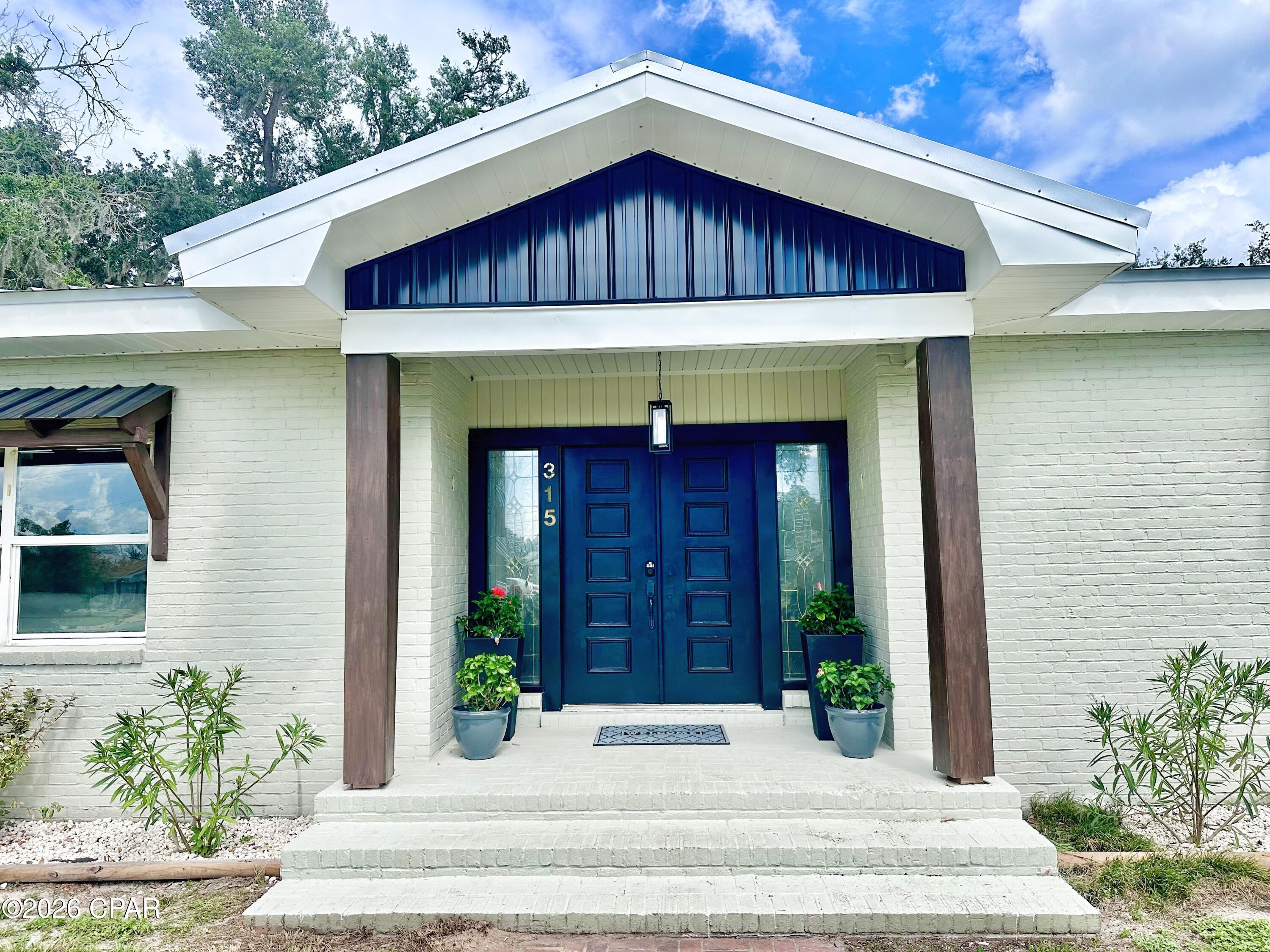 Image 2: Double door entry