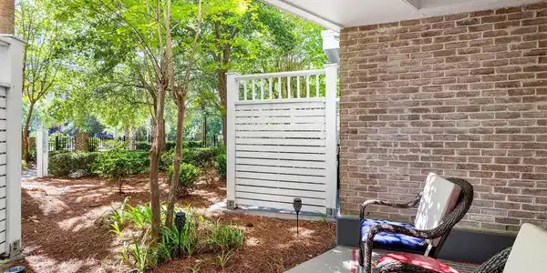 Image 3: 4109 back patio
