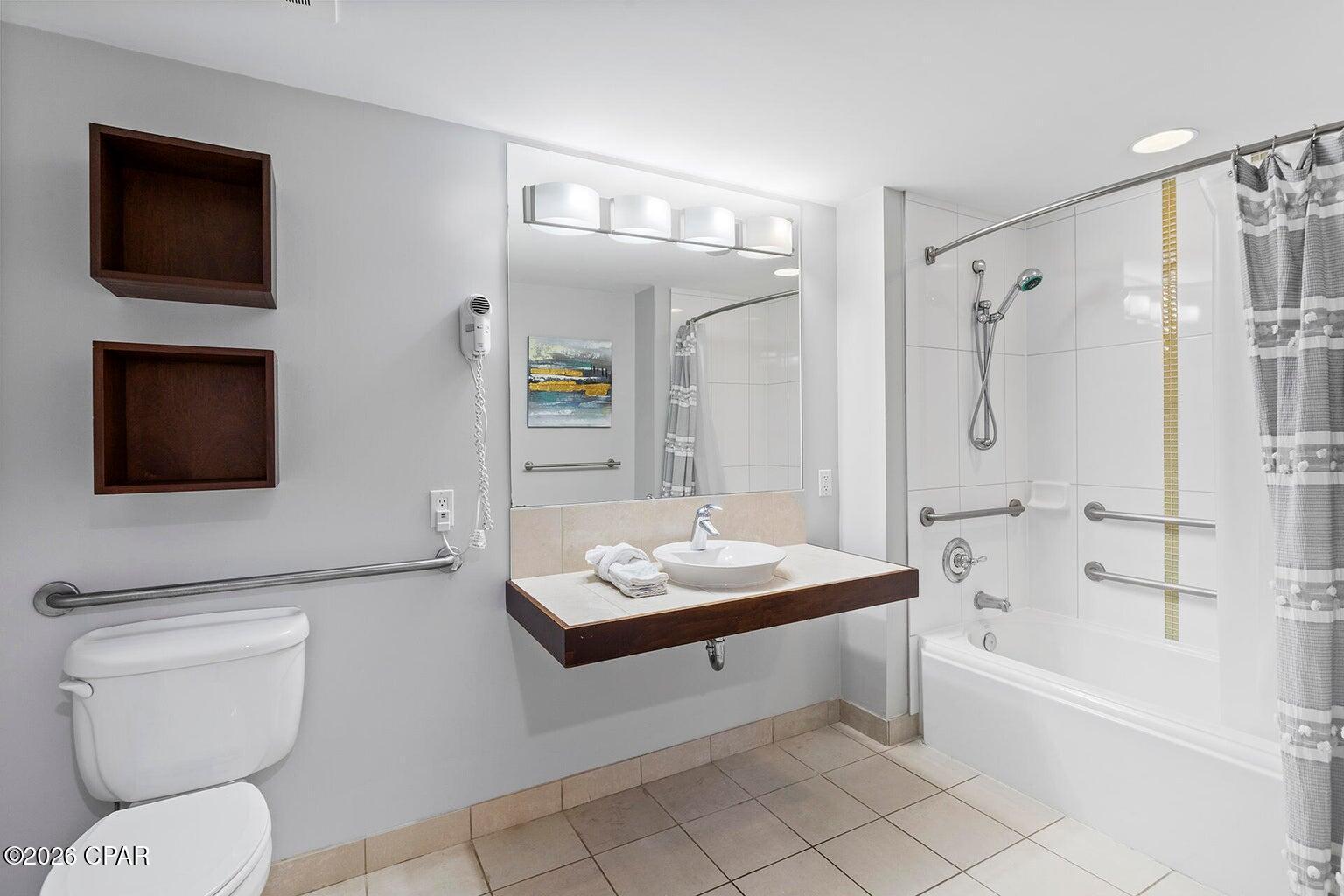 Image 4: 4109 bathroom