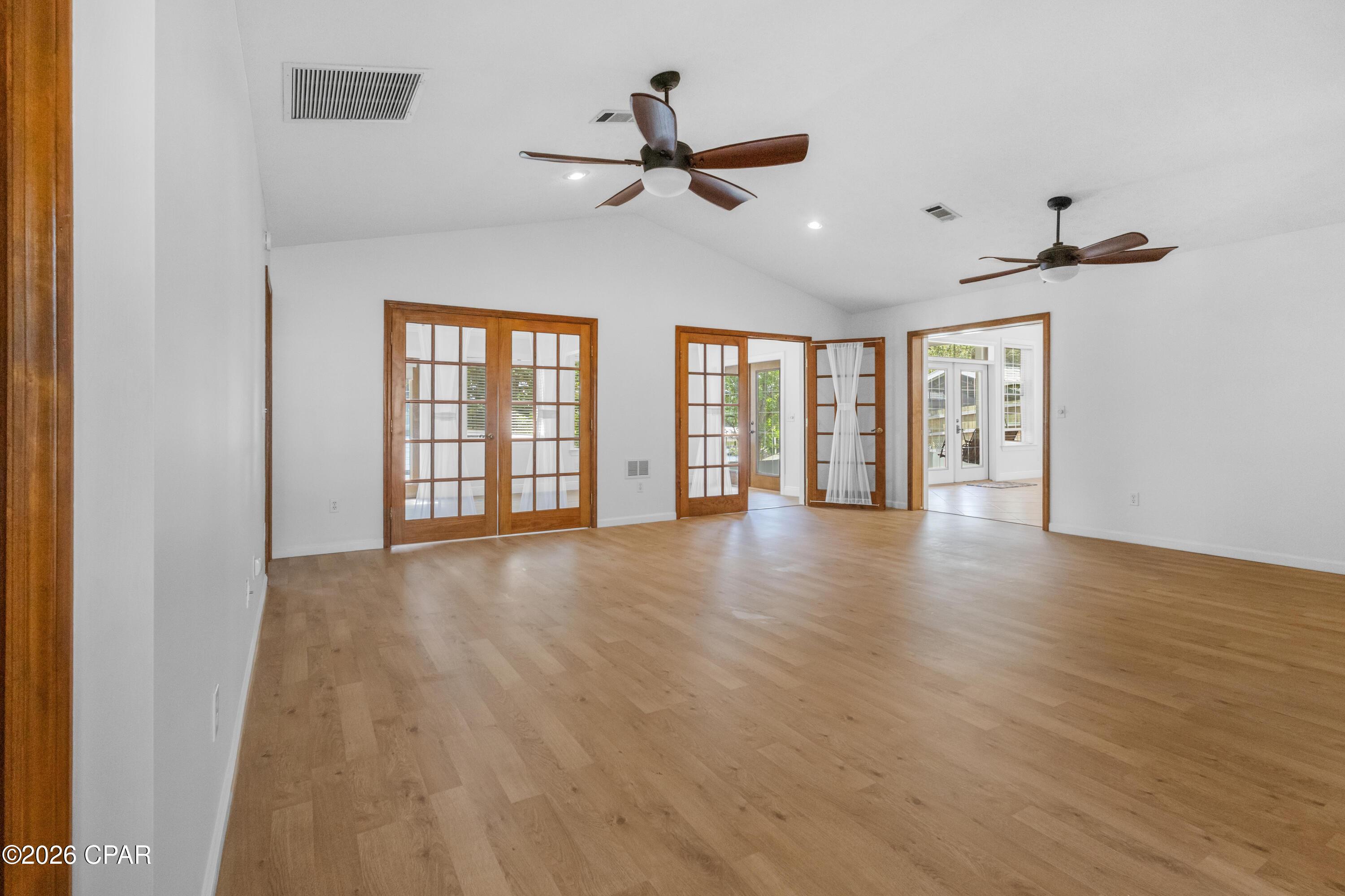 Image 3: Living room