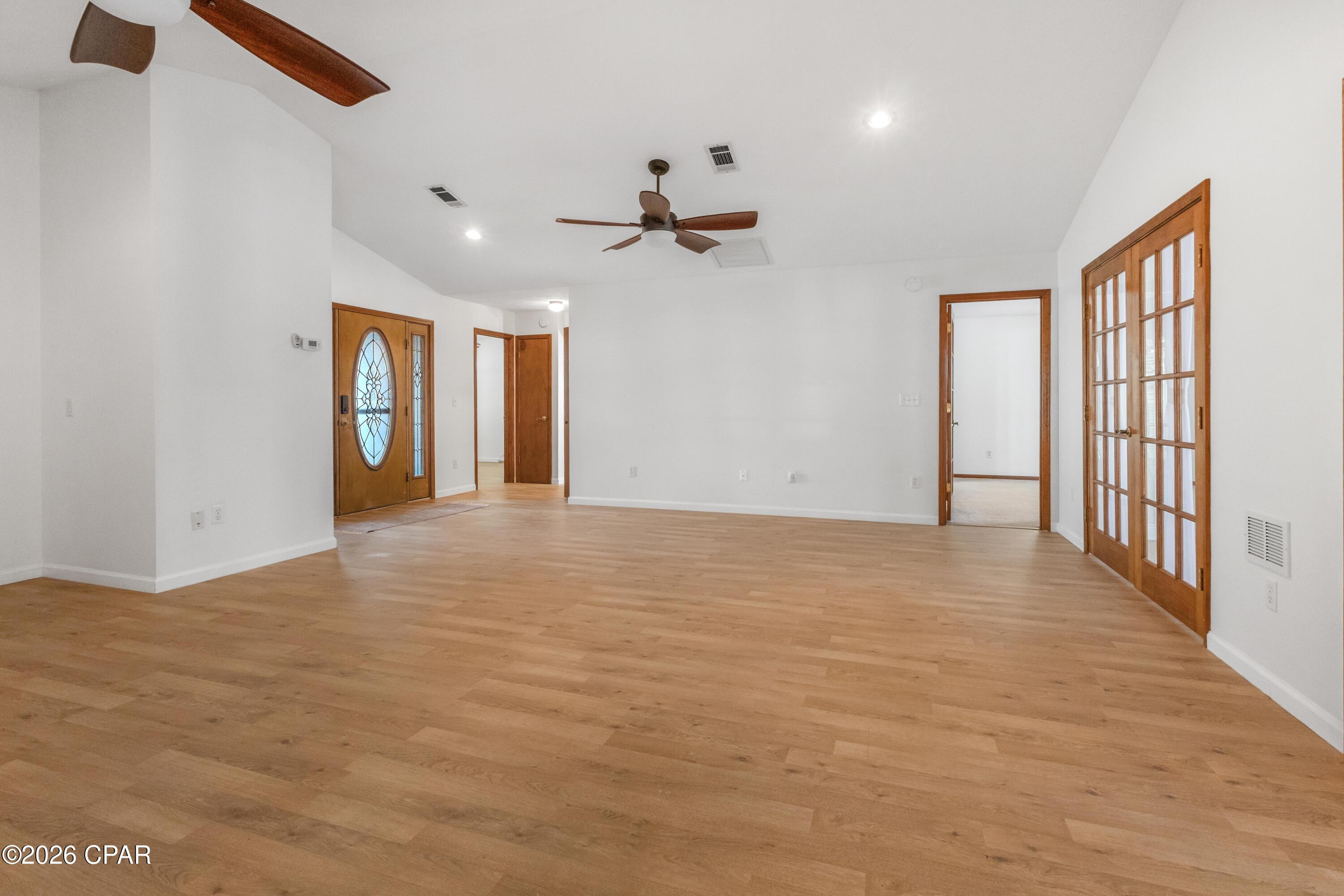 Image 4: Living room
