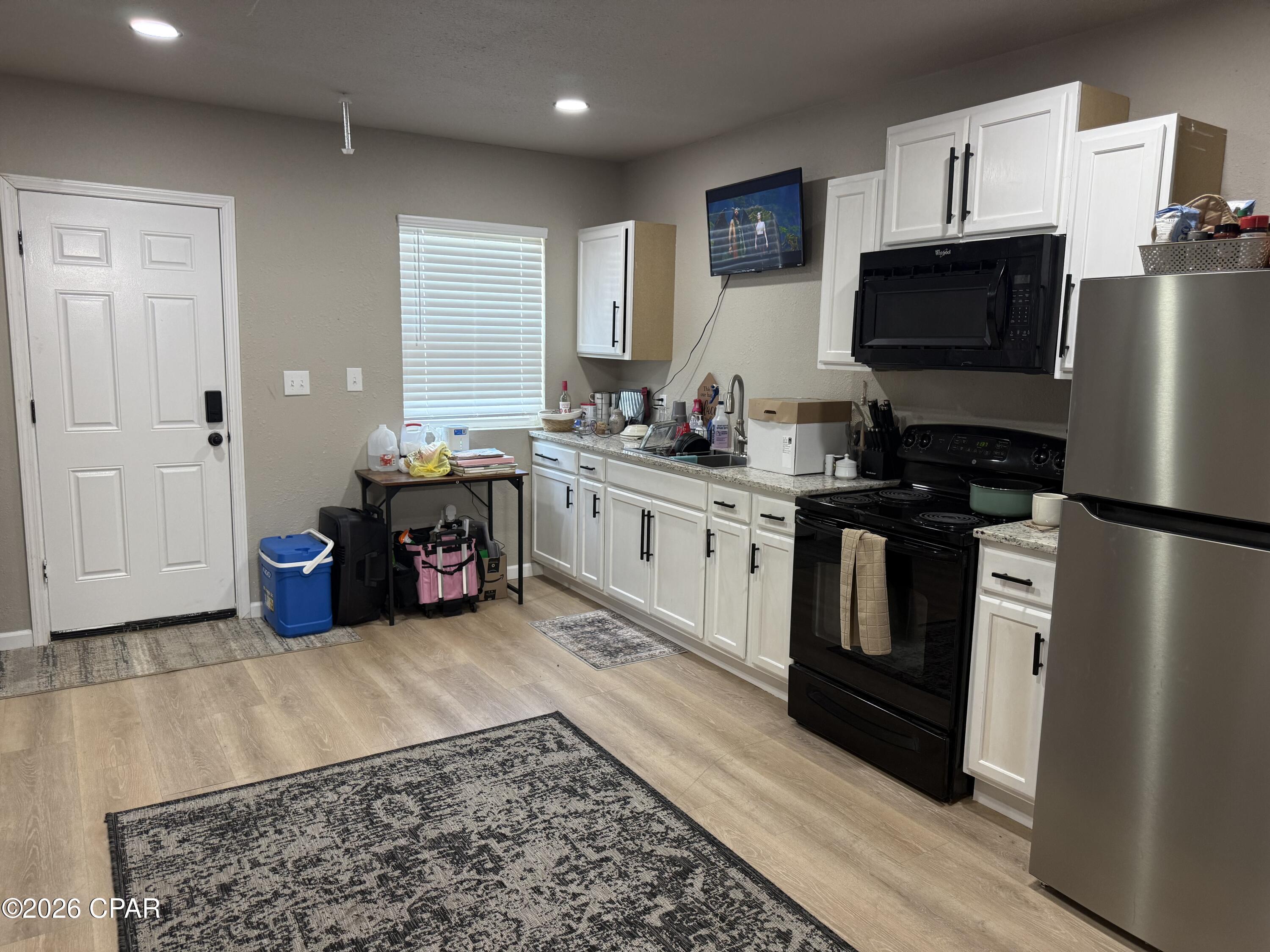 Image 2: kitchen
