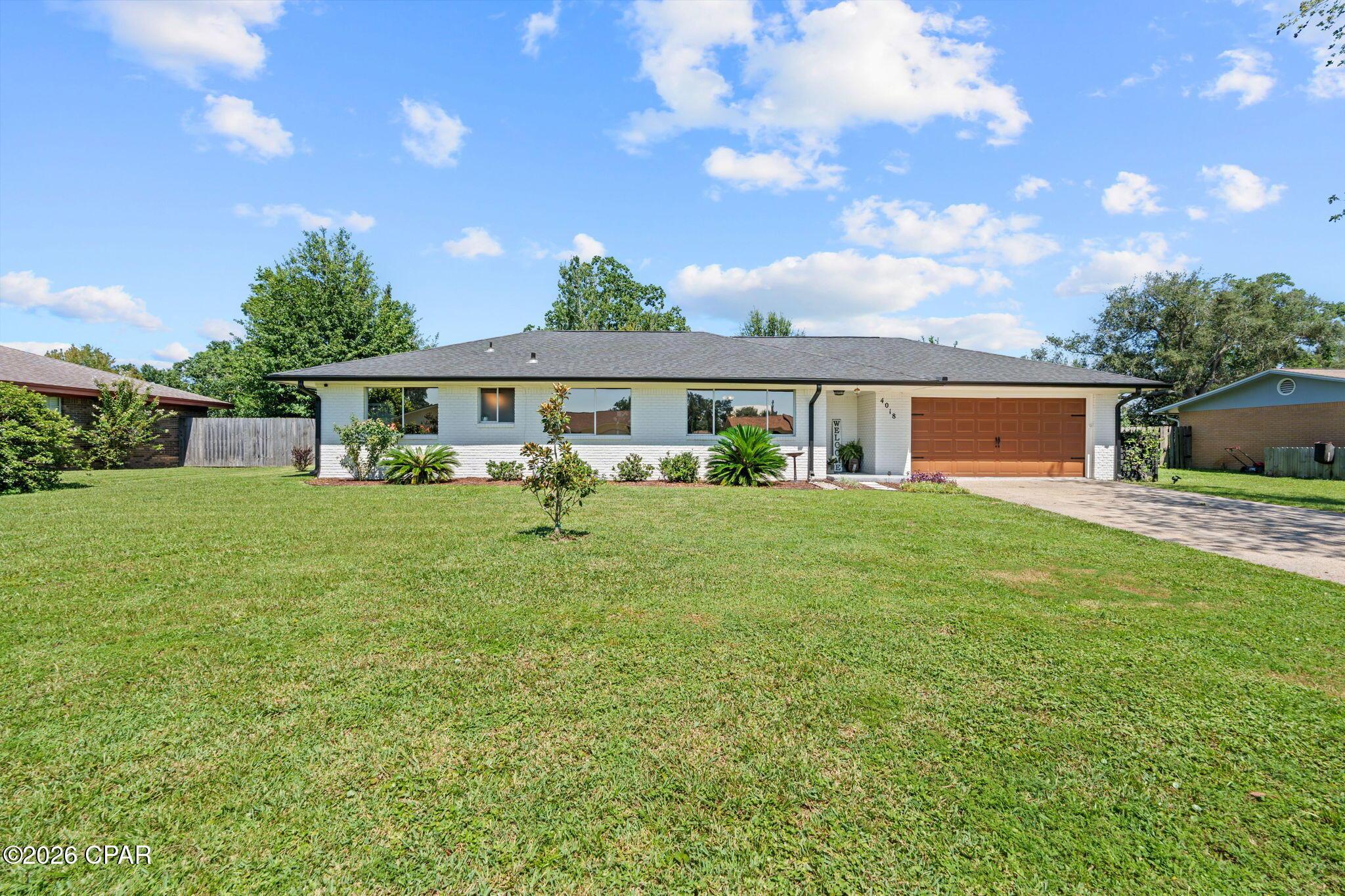 Image 1: 1-web-or-mls-4018 Valencia