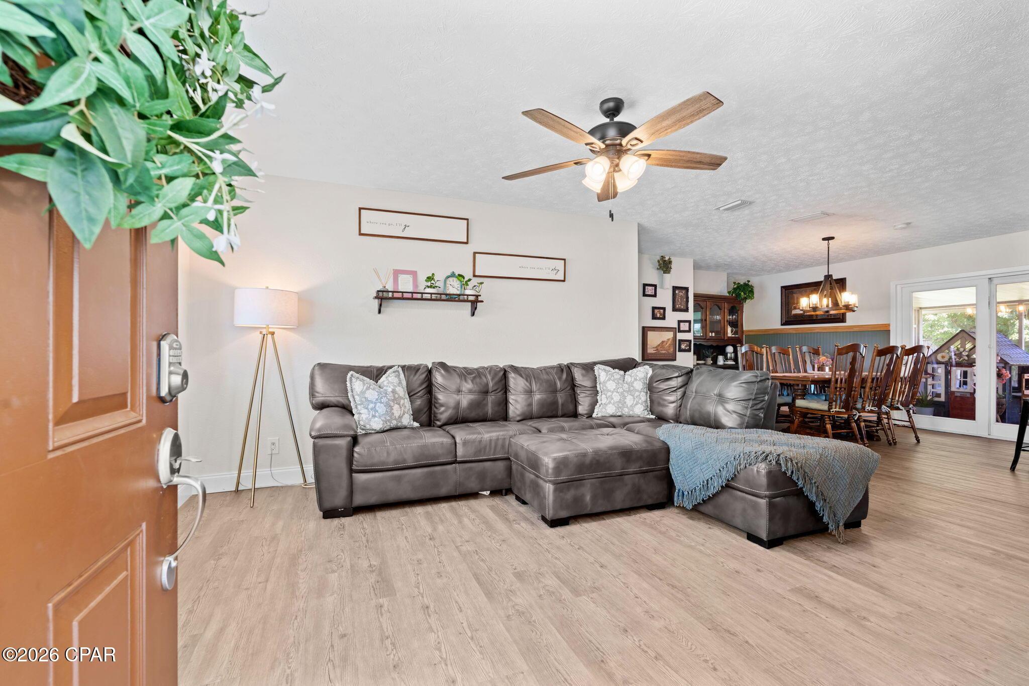 Image 3: 5-web-or-mls-4018 Valencia-5