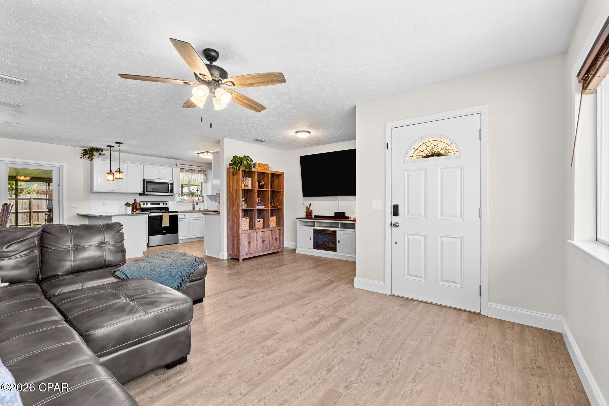 Image 4: 6-web-or-mls-4018 Valencia-6