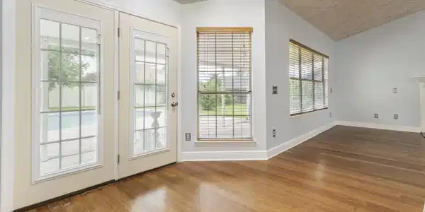 Image 2: 622 Mallory Drive (12)