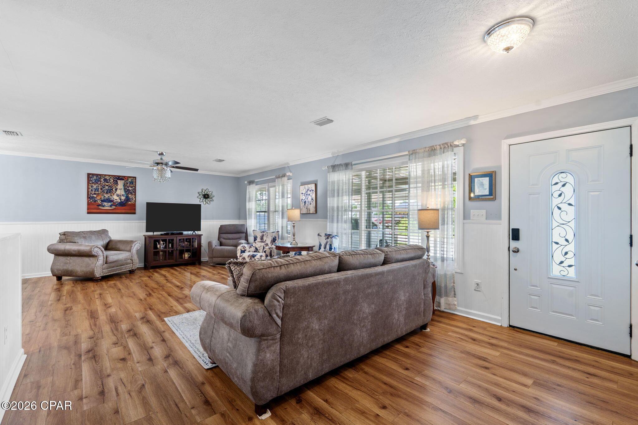 Image 3: 3-web-or-mls-Erin-34