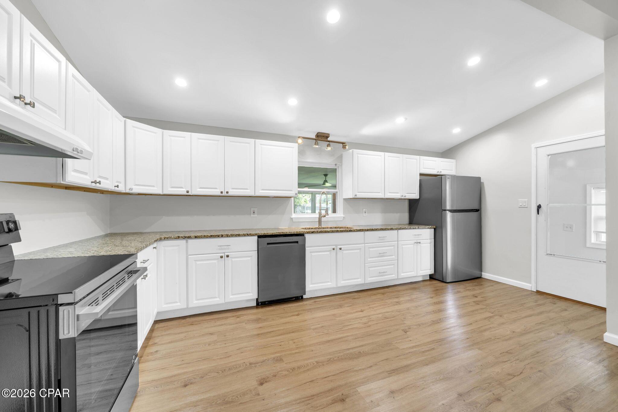 Image 2: Open Floor Plan