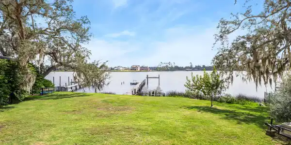 Image 2: 2502 Country Club Drive (28)