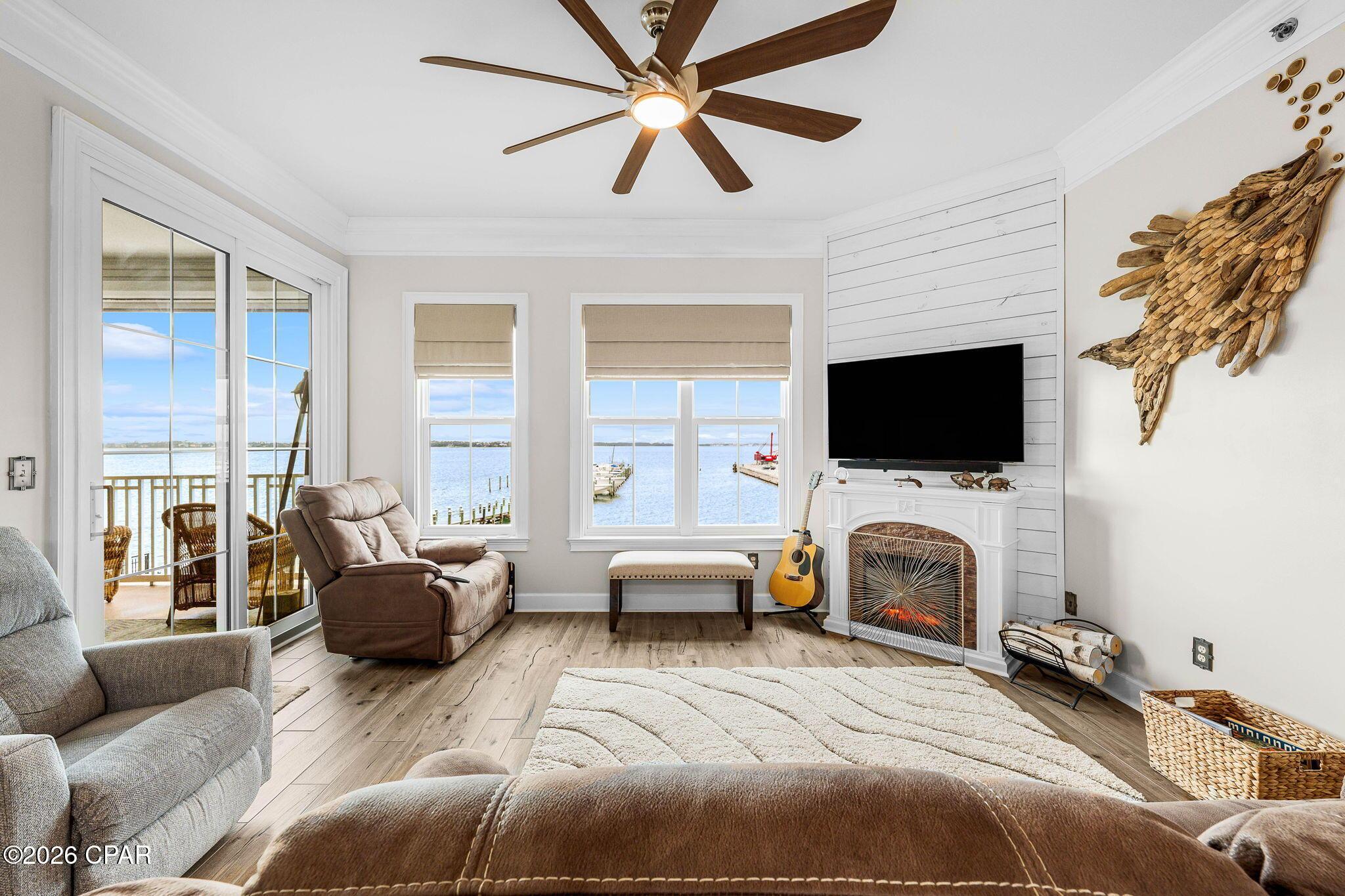 Image 3: Living Room