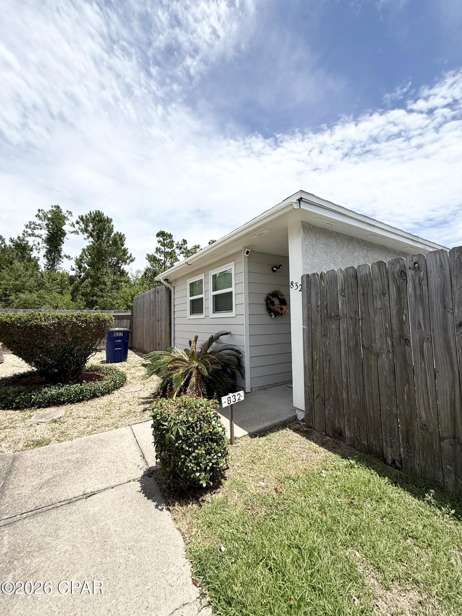 Image 2: 832 Premier Dr