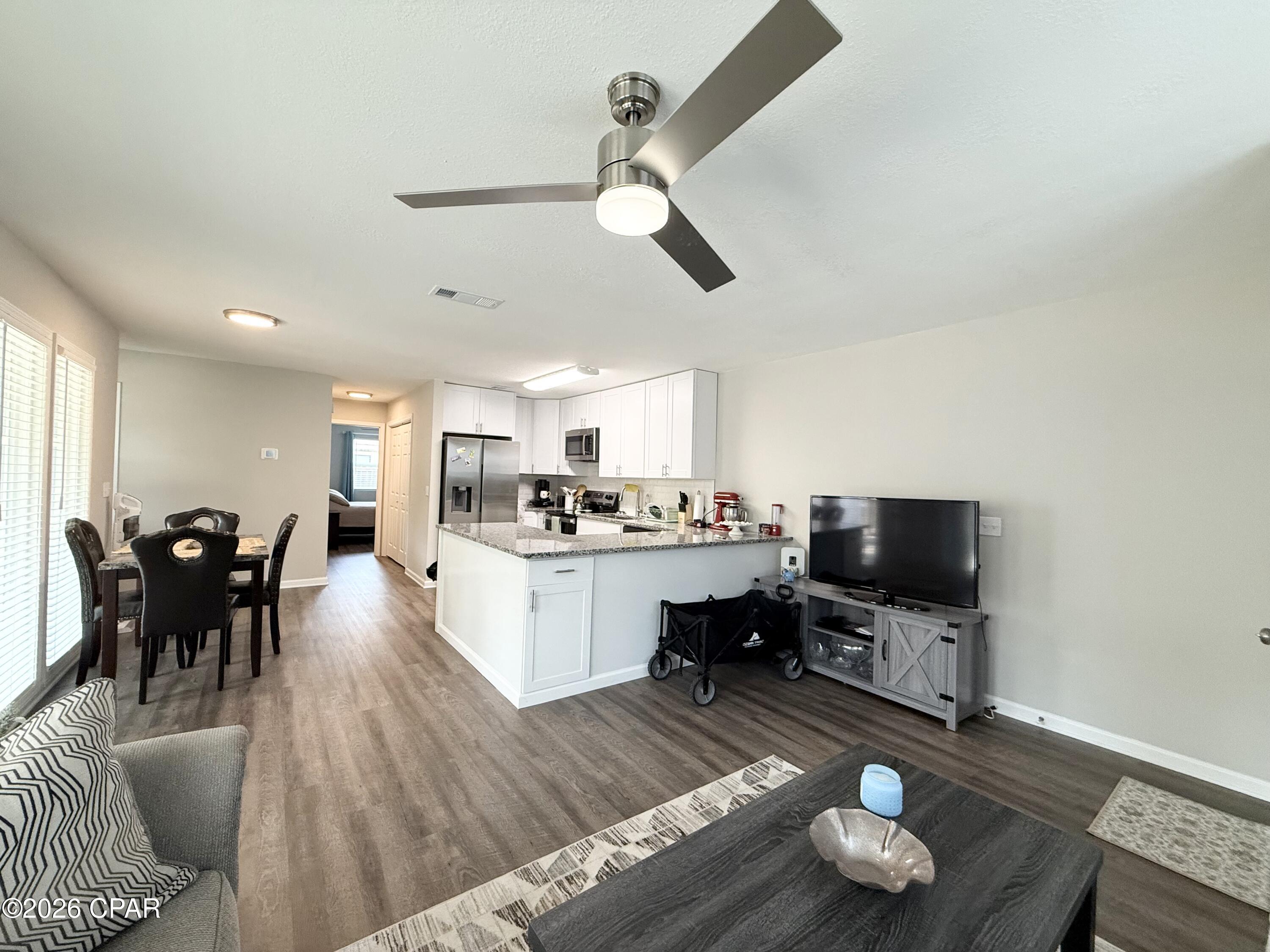 Image 4: 832 Premier Dr