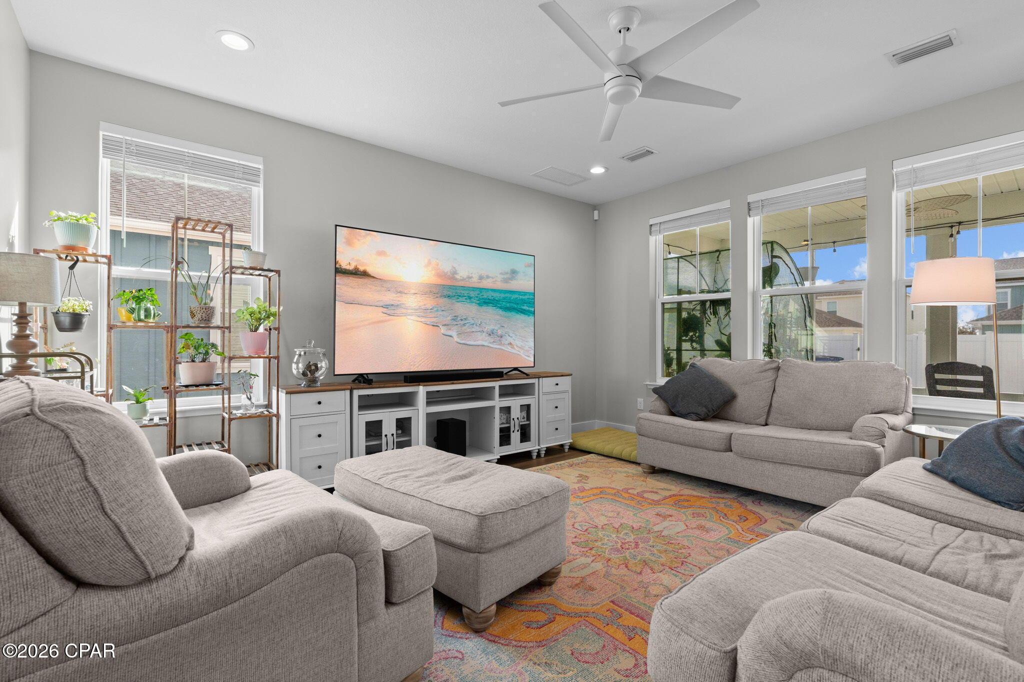Image 3: Living Room