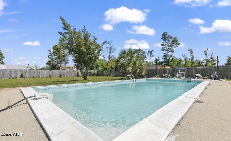 Image 4: Pool