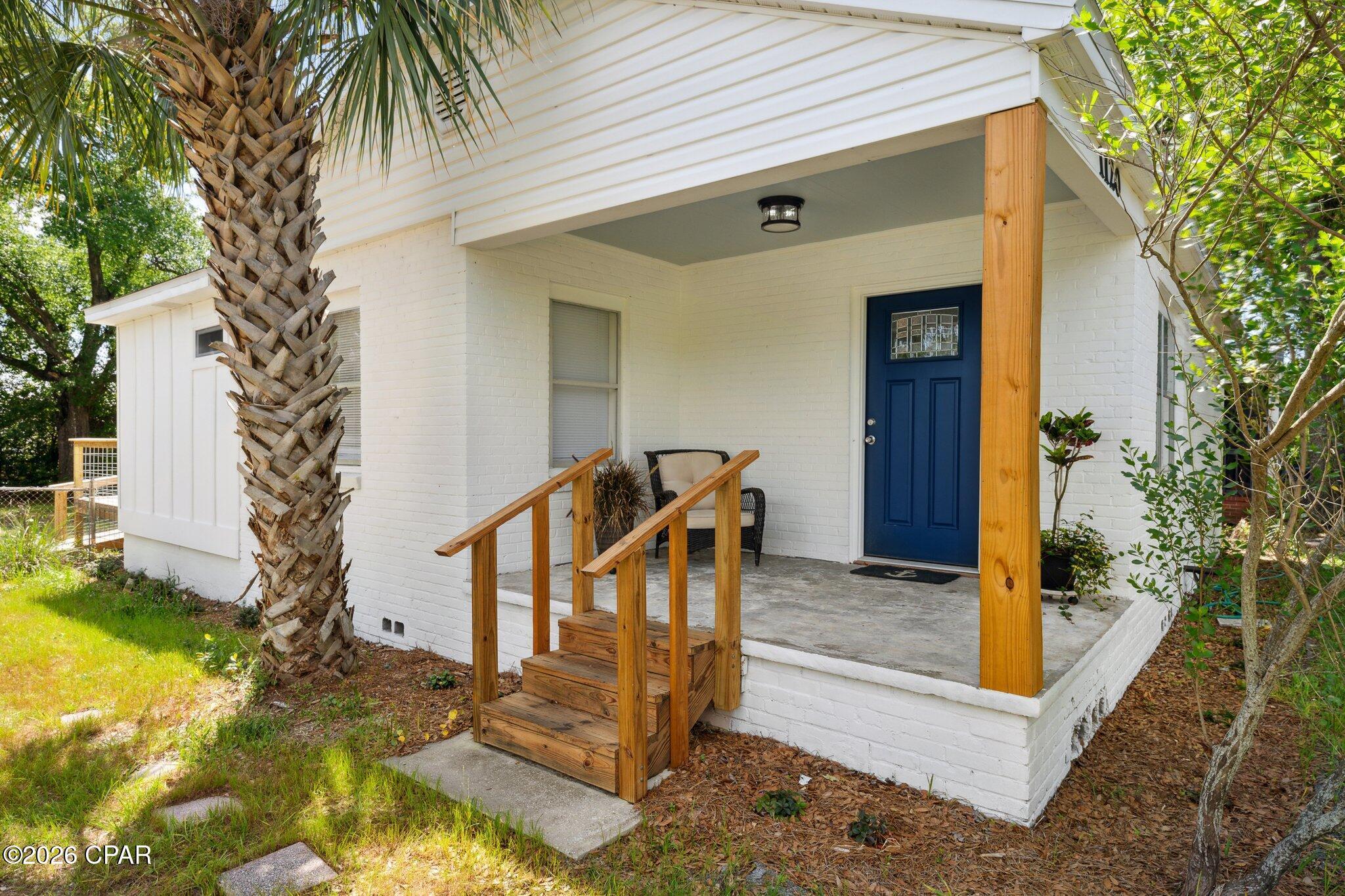 Image 3: Front Entrance