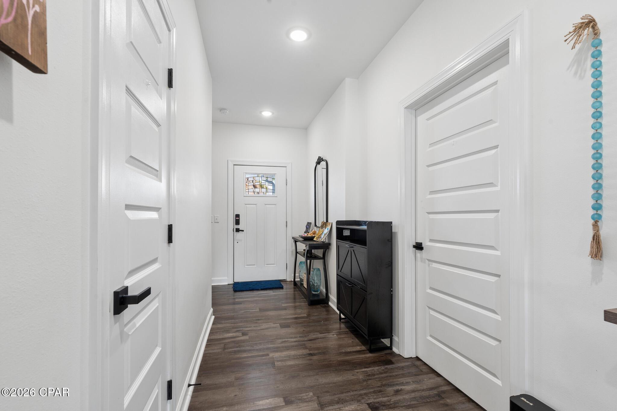 Image 4: Foyer