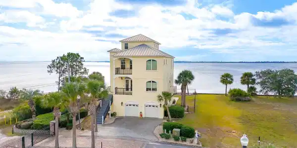 6724 Yacht Club Drive