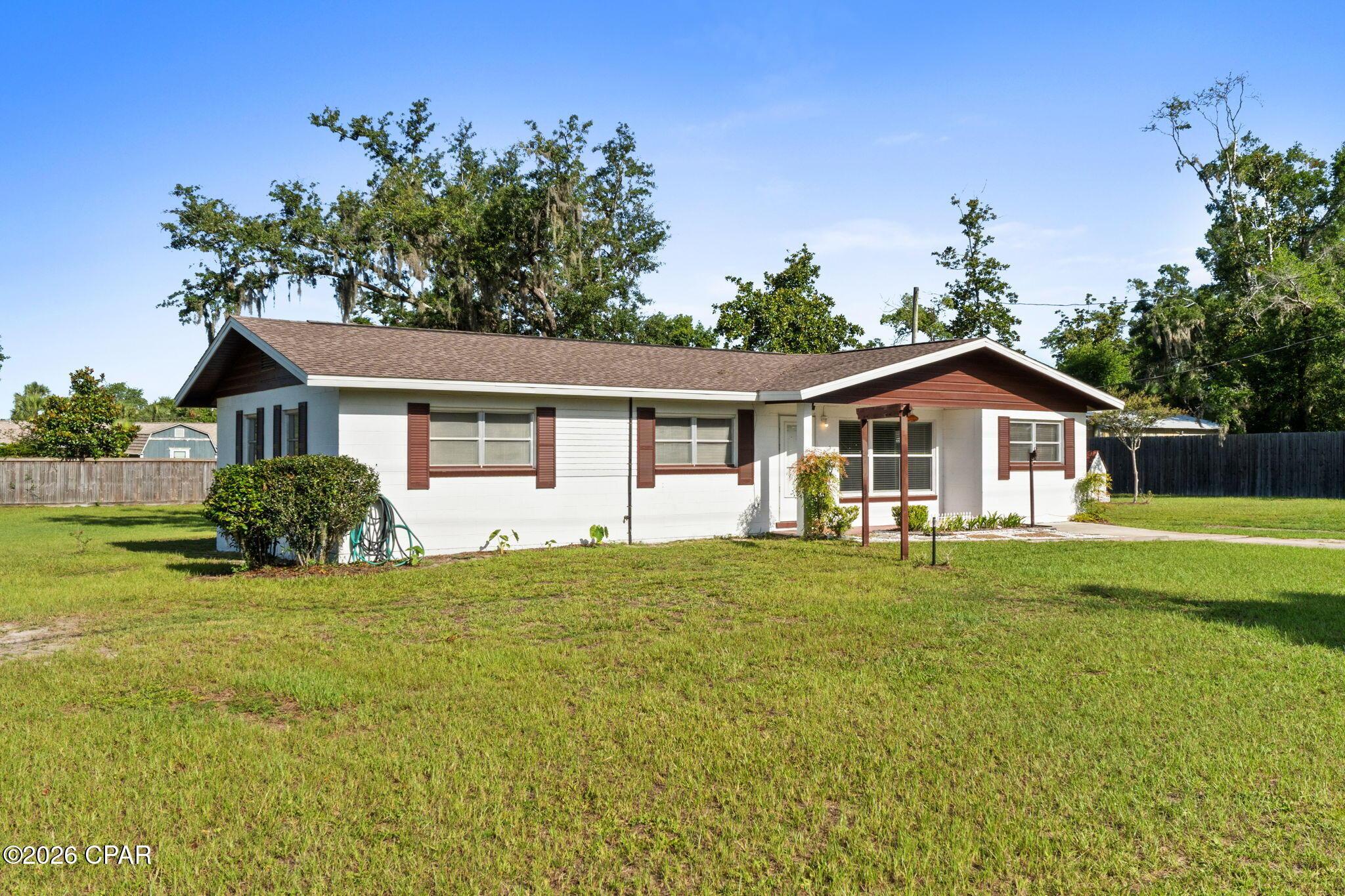 Image 2: 3-web-or-mls-FDP07204