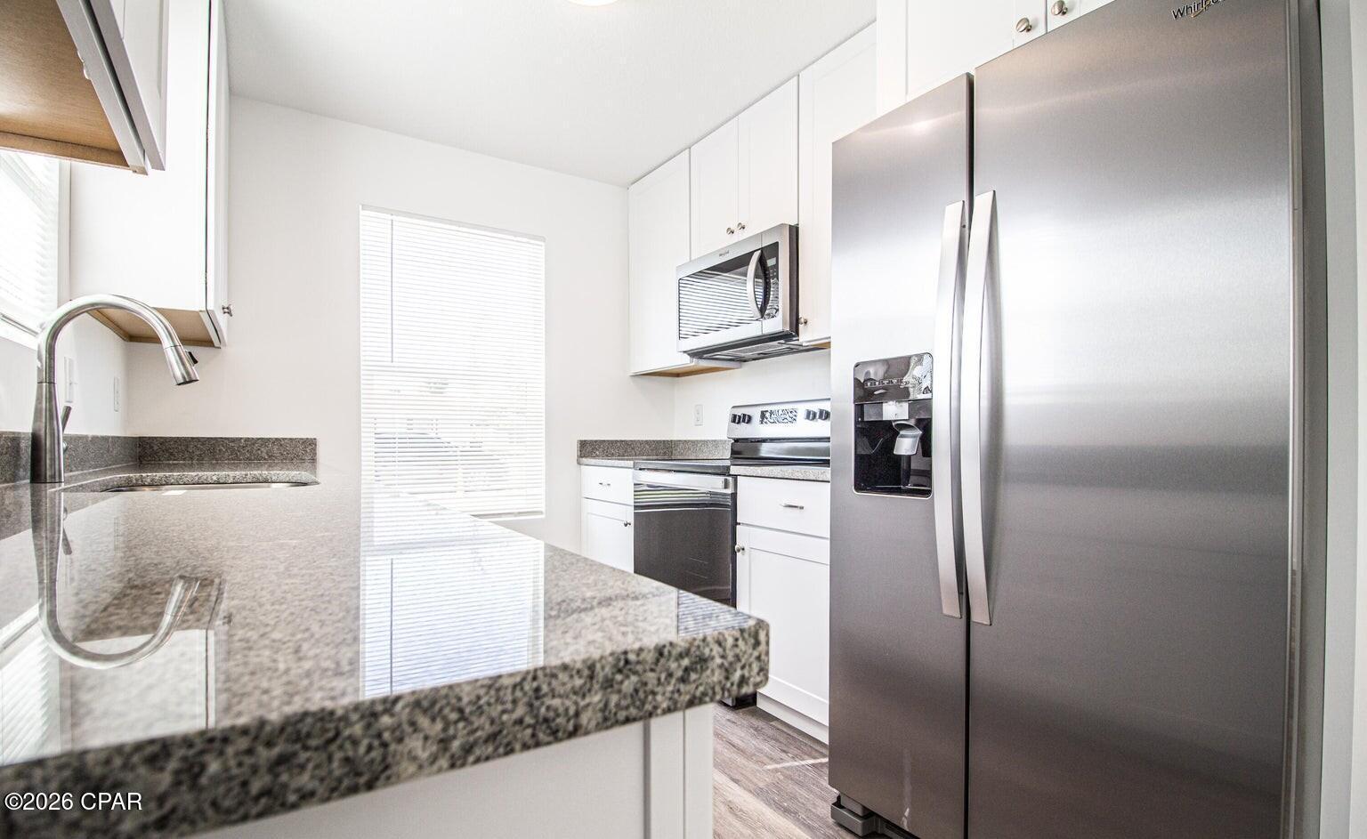 Image 2: Kitchen