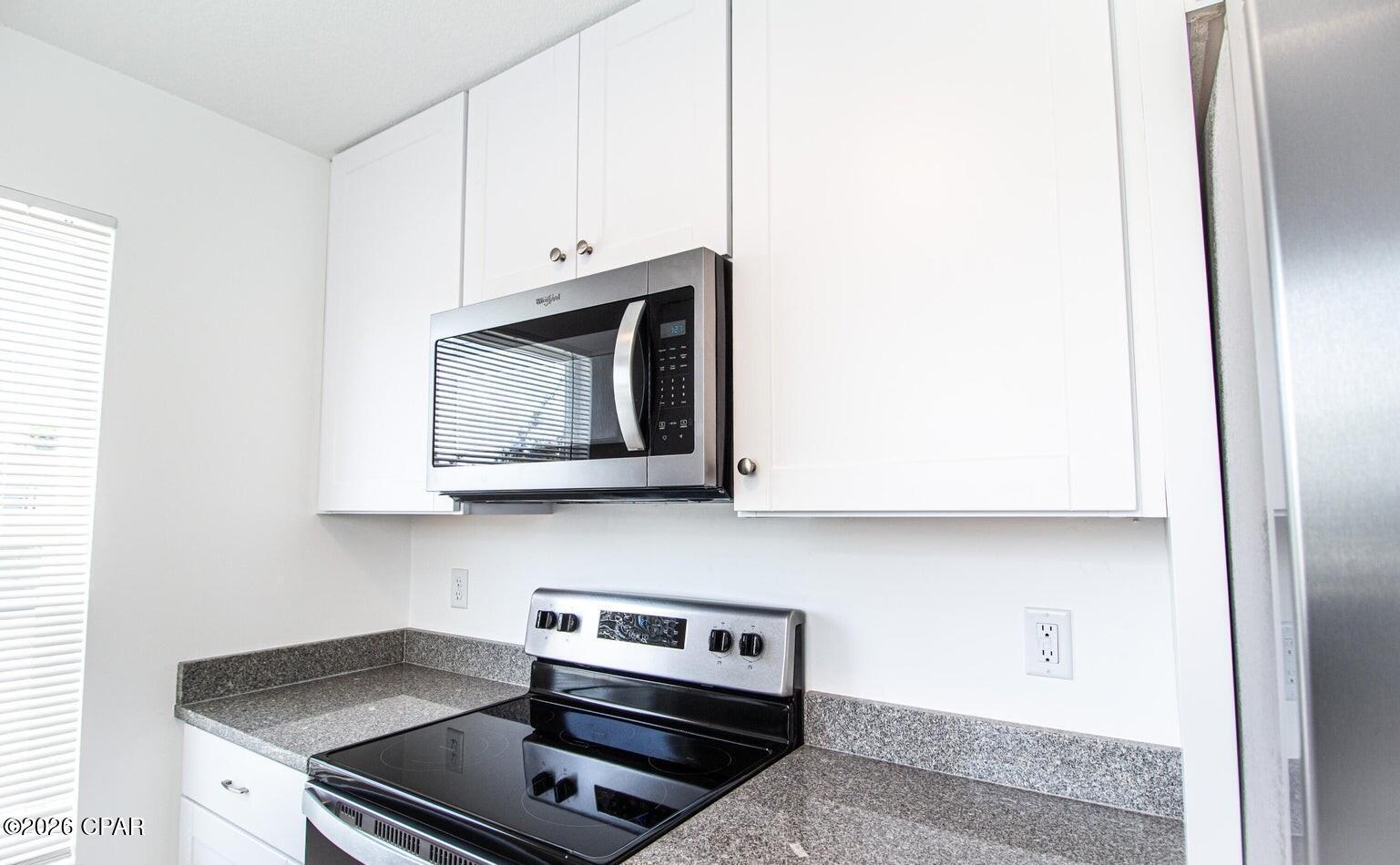 Image 3: Stove