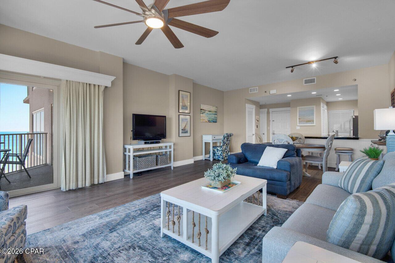 Image 2: Living Rm, view 6