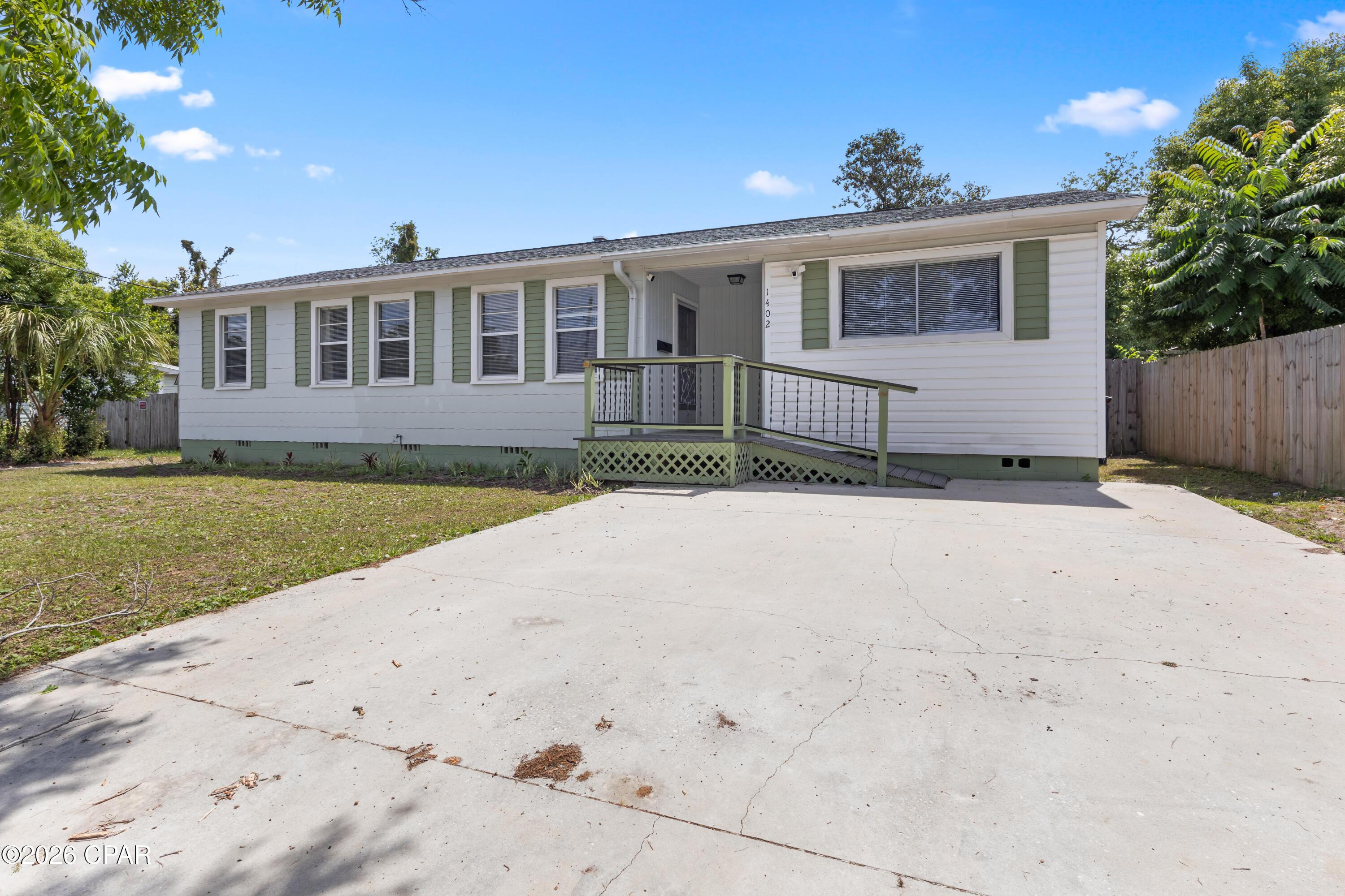 Image 3: 1402 Arthur Ave
