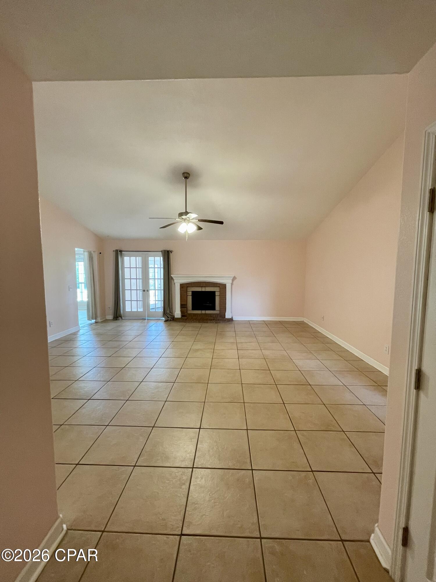 Image 4: 3-03_living_room_01
