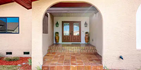 Image 4: Entrance