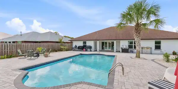 Image 2: 42-web-or-mls-yard -6