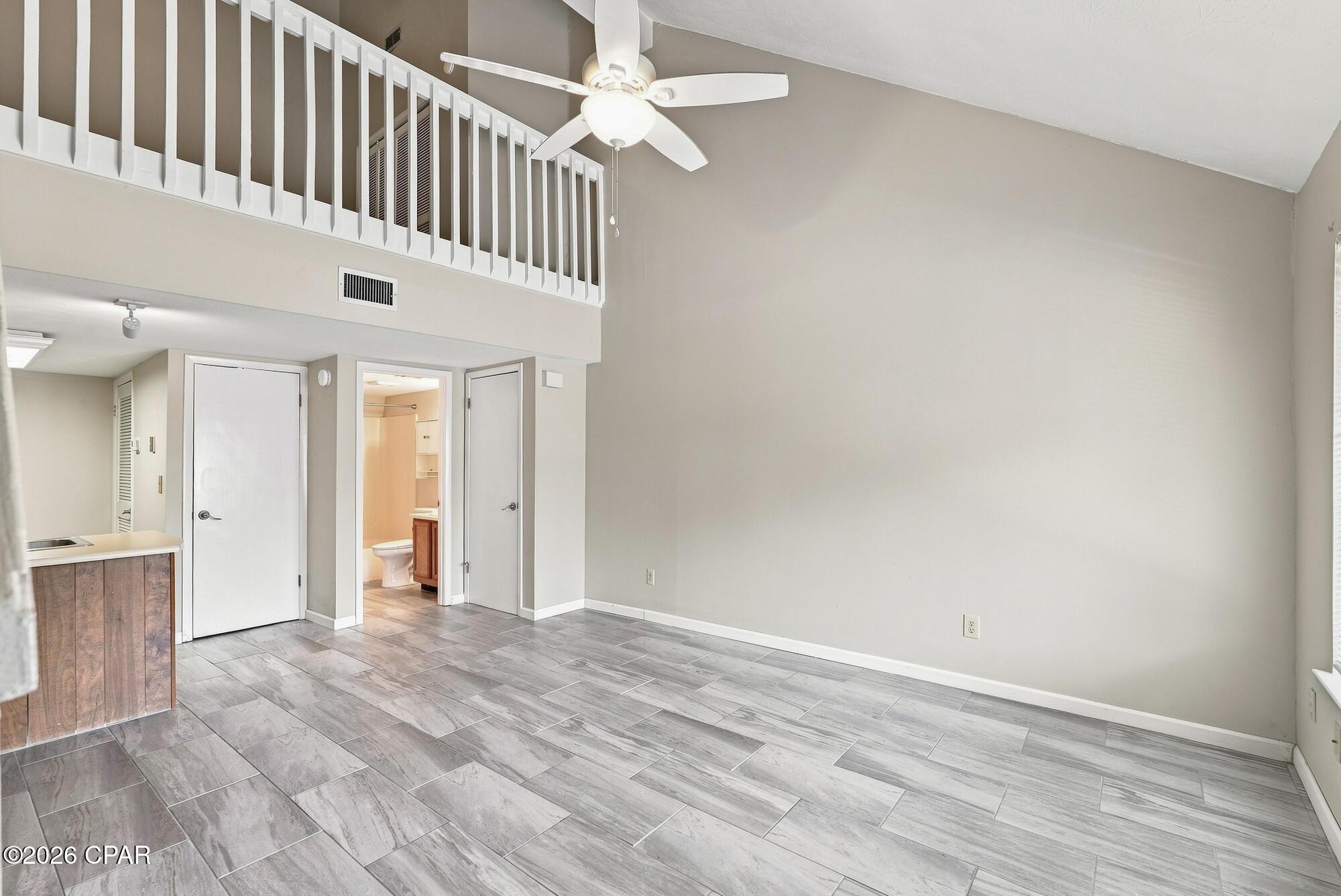 Image 3: Living room