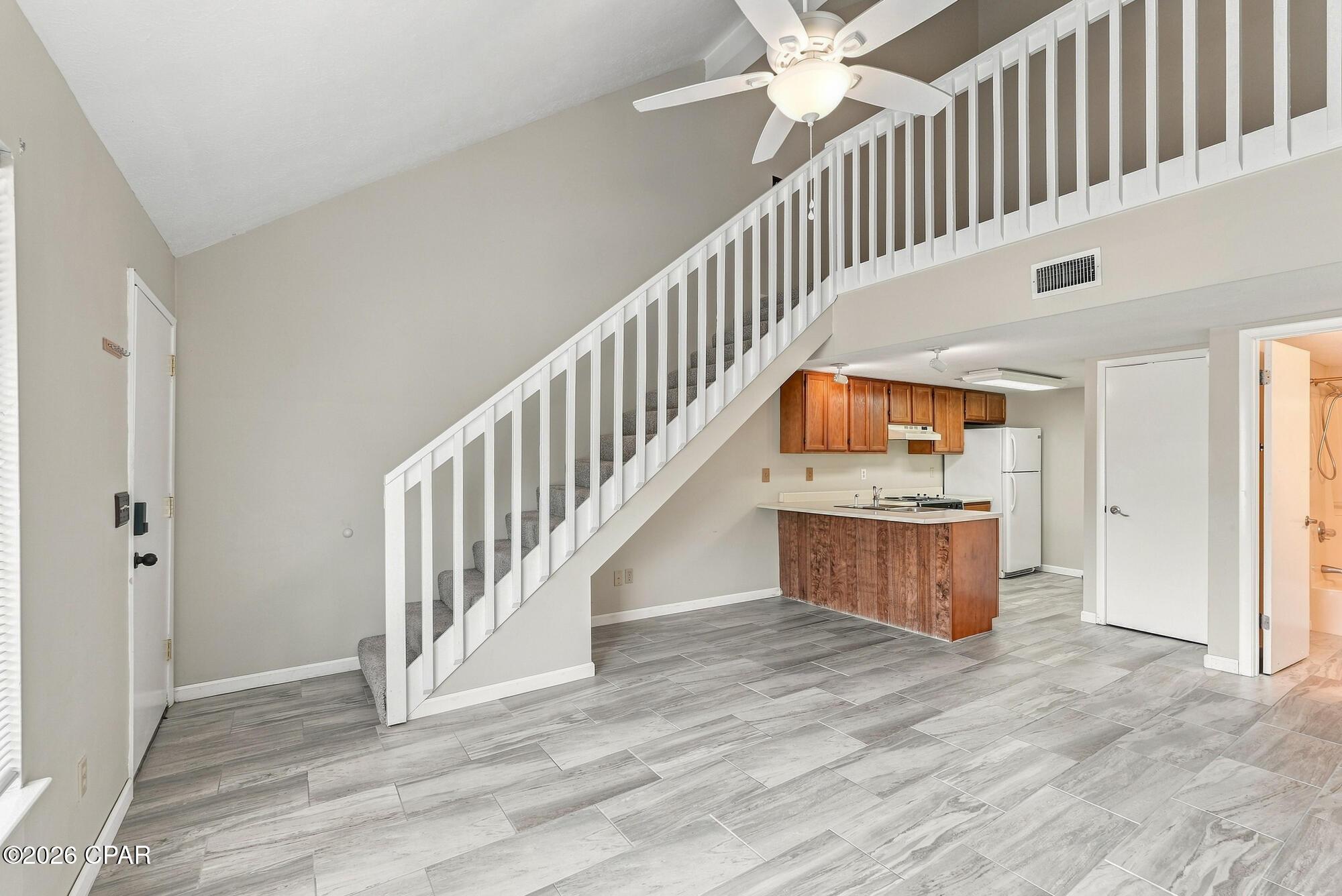 Image 4: Living room
