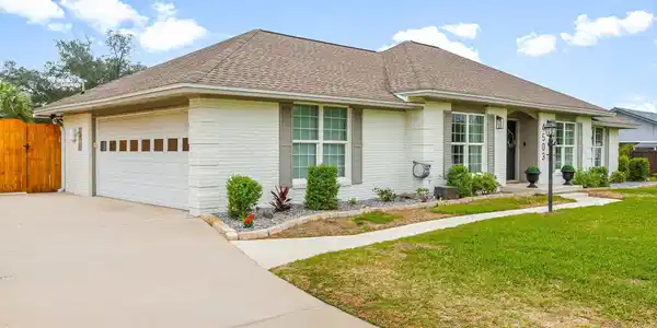 Image 2: 2-web-or-mls-4503 Northshore Rd-49