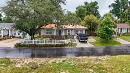 1045 La Paloma Terrace