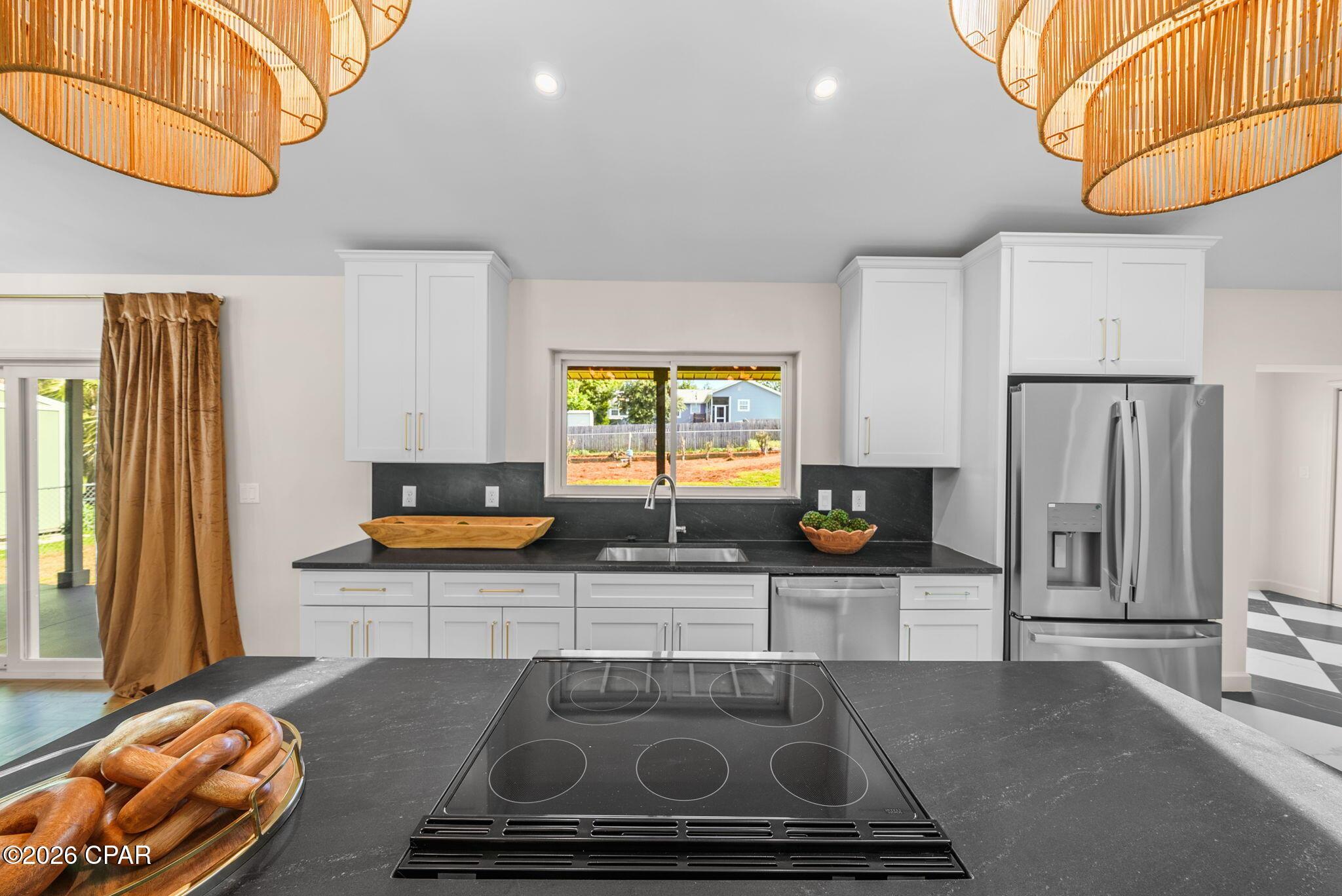 Image 2: kitchen showcase