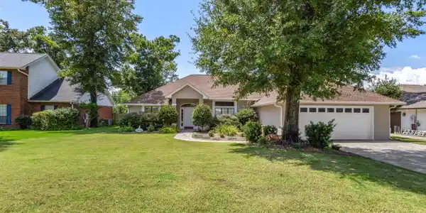 Image 2: 3415 Country Club Ct (29)