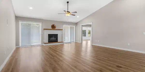 Image 4: 3415 Country Club Ct (15)