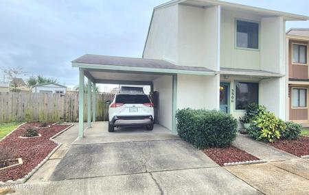 3906 Venetian Circle