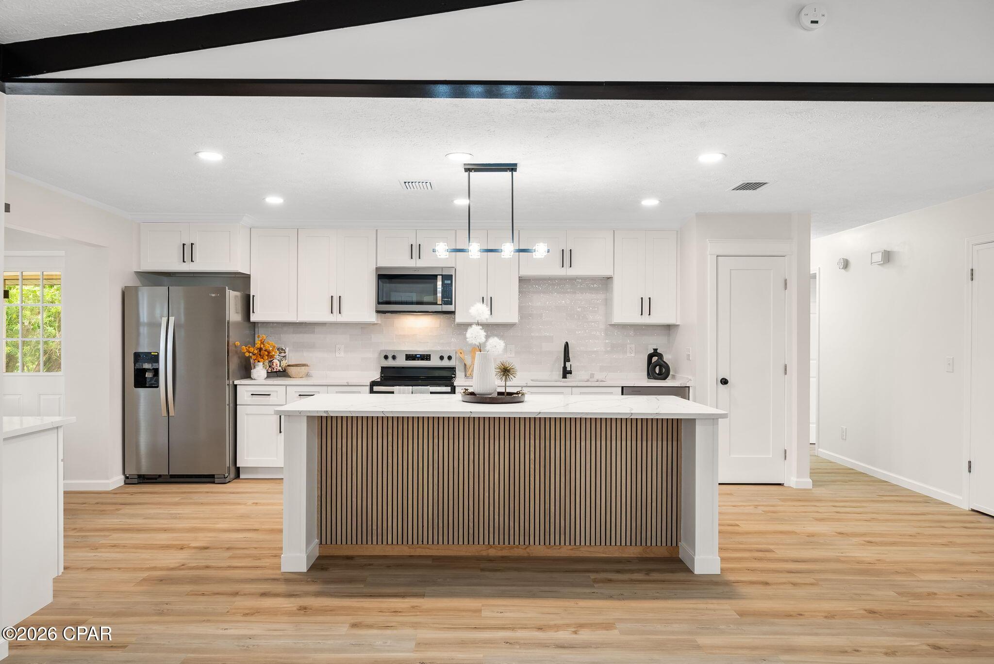Image 3: Kitchen