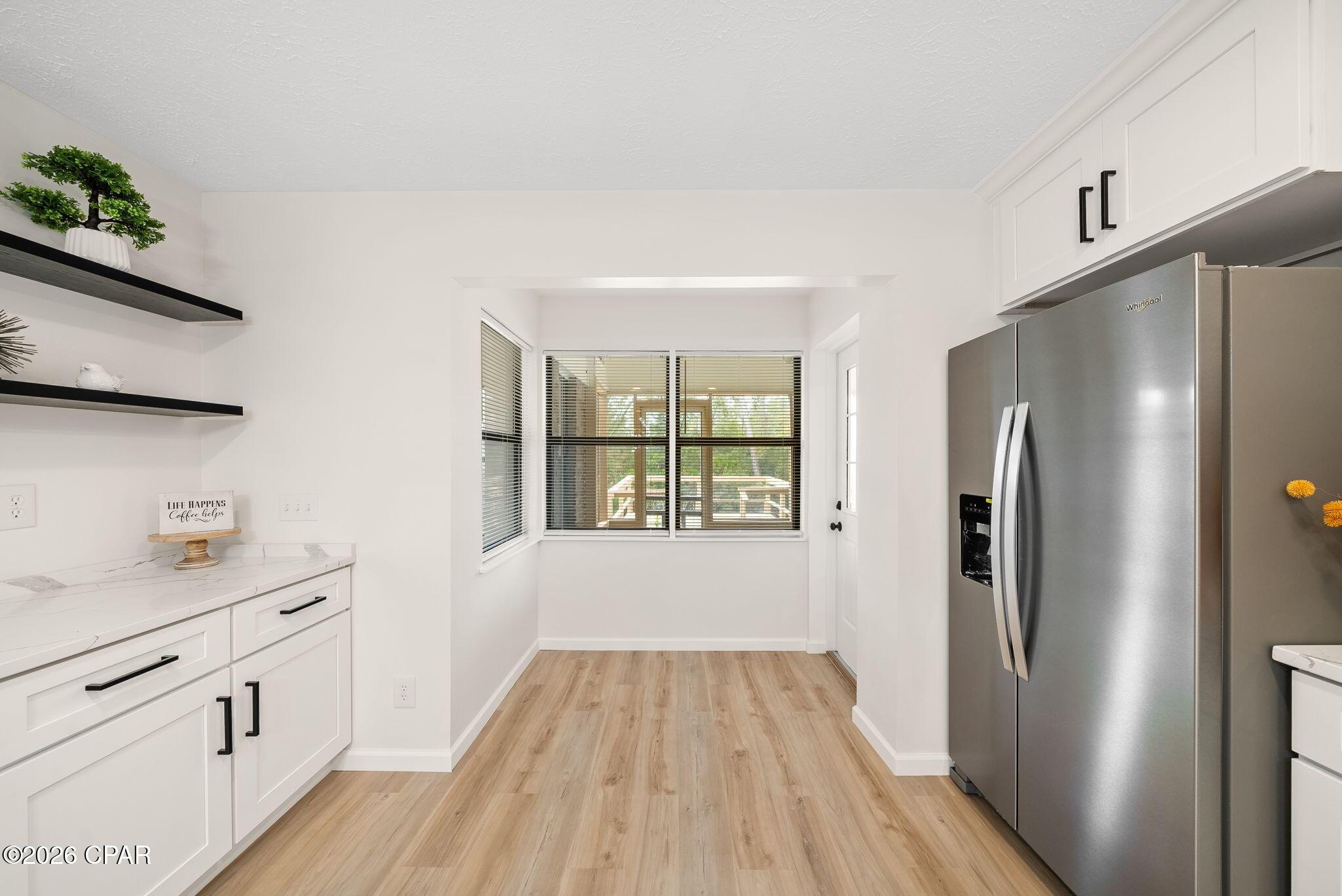 Image 4: Kitchen