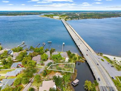 201 Harbour Pointe Drive