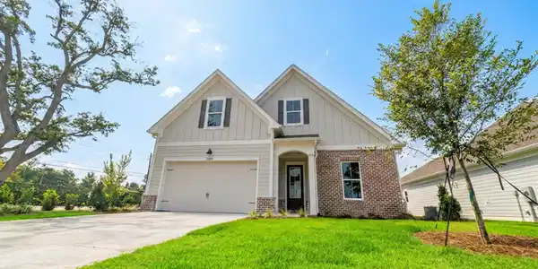 2905 W 27th Court