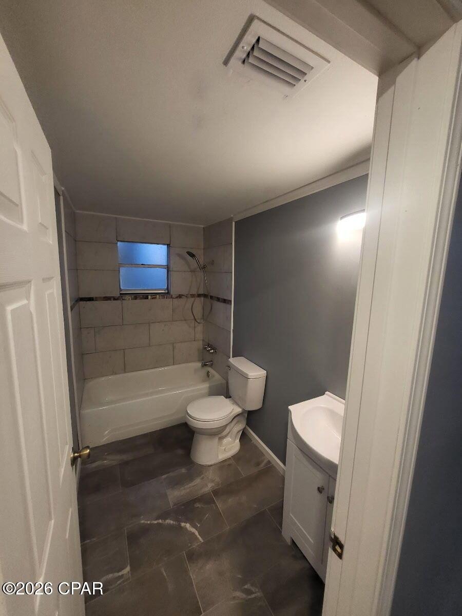Image 2: Bathroom