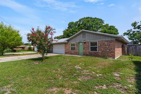 3942 W 21st Place