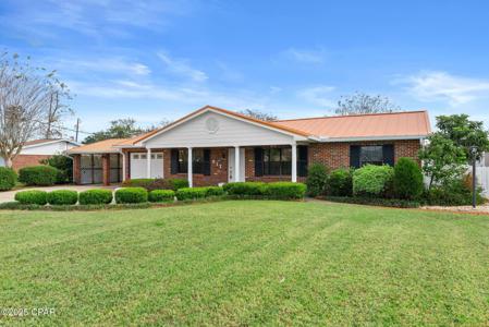811 S Highline Drive