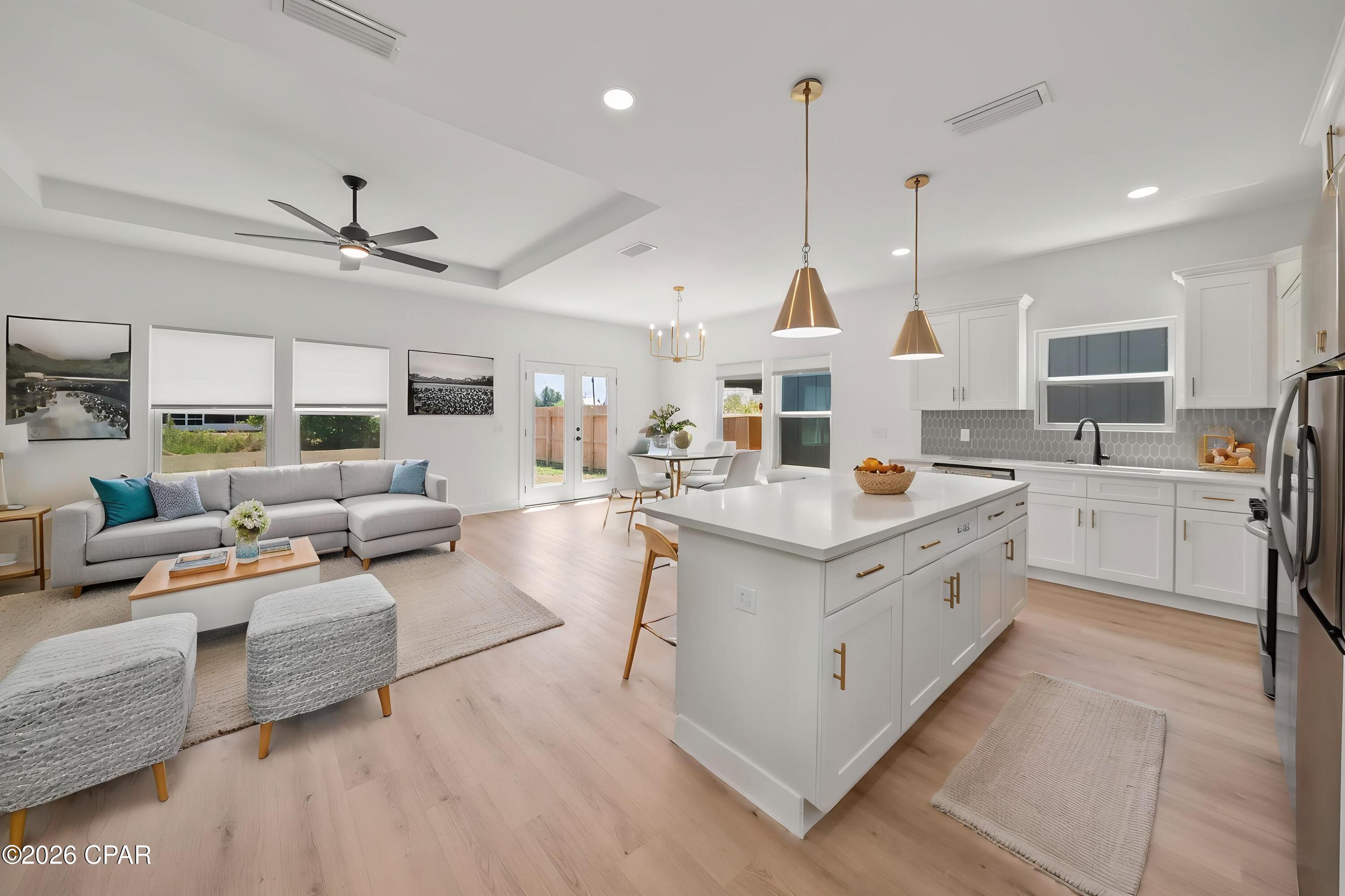 Image 4: Living room
